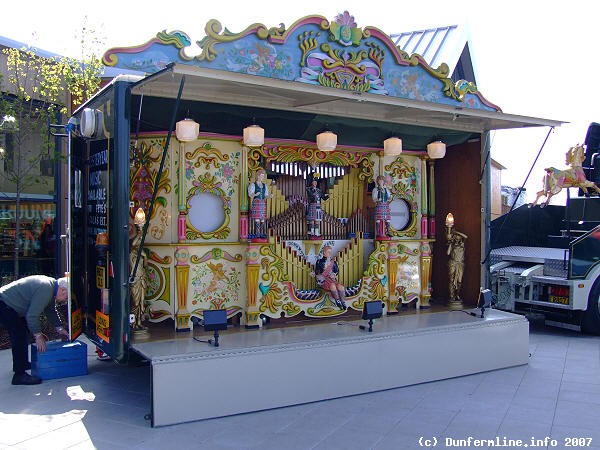 Organ outside Dobbies