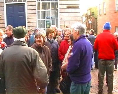 Jan 2004, crowds gather